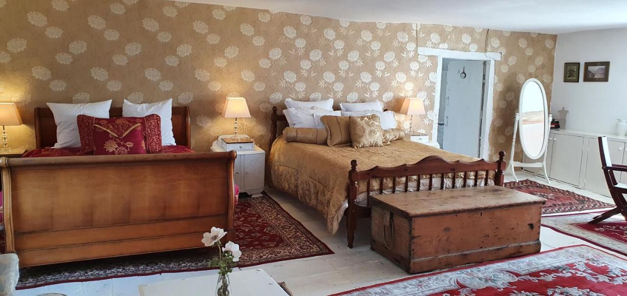 Bed and Breakfast Wisteria House Chanteloup  Экстерьер фото