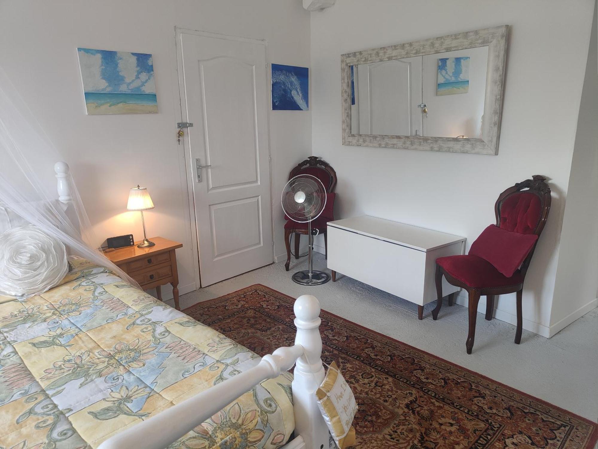Bed and Breakfast Wisteria House Chanteloup  Экстерьер фото