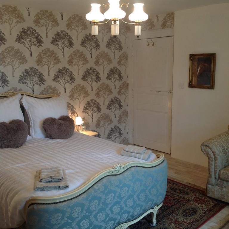 Bed and Breakfast Wisteria House Chanteloup  Экстерьер фото