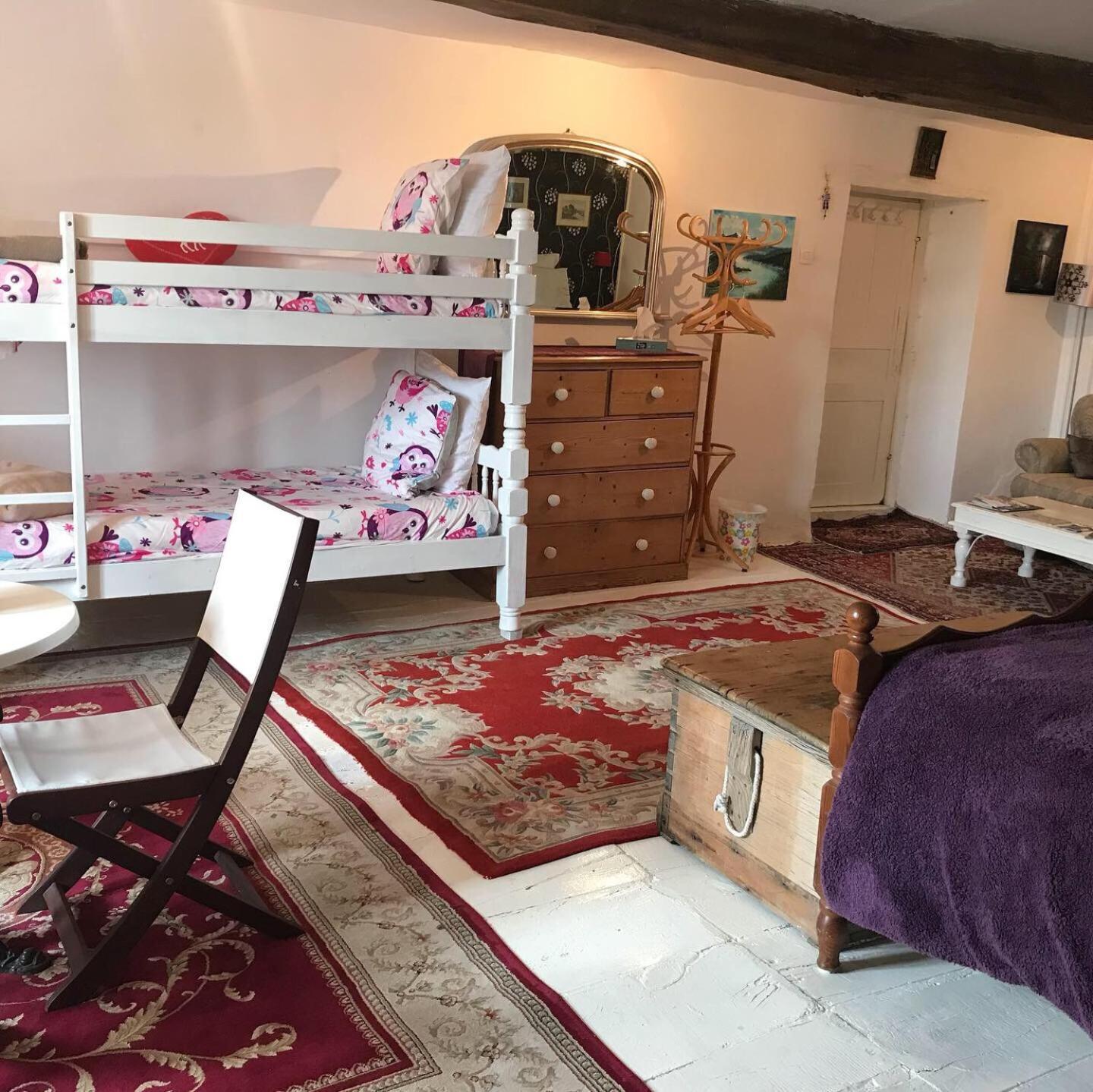 Bed and Breakfast Wisteria House Chanteloup  Экстерьер фото