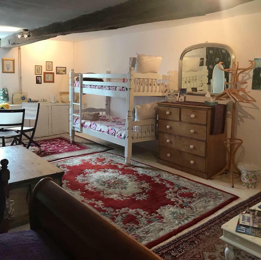 Bed and Breakfast Wisteria House Chanteloup  Экстерьер фото